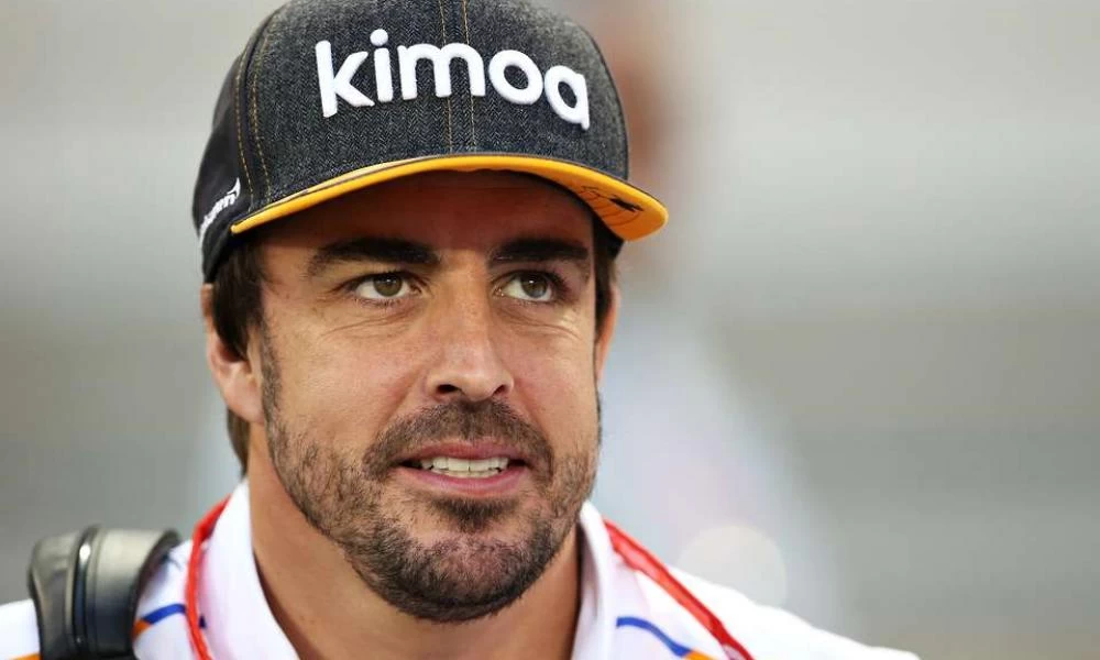 Αυτοκίνητο χτύπησε τον Φερνάντο Αλόνσο ενώ έκανε ποδήλατο